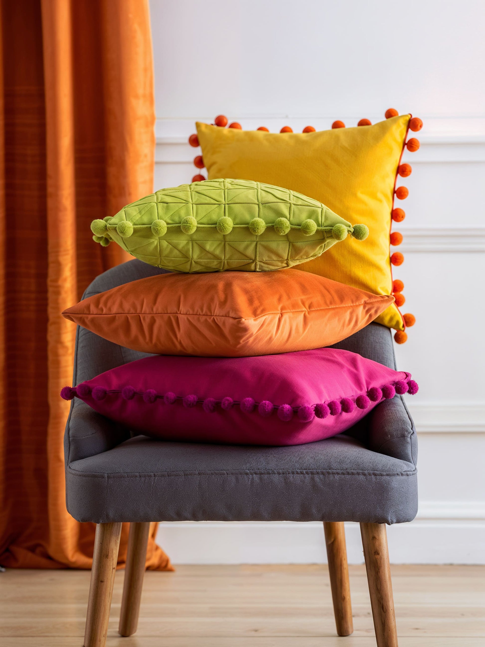 Coussins décoratifs à pompons-3